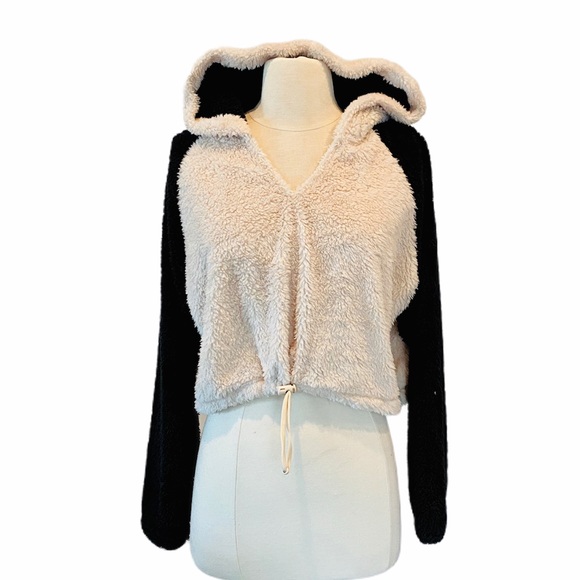 URBAN OUTFITTERS Tilly Faux Fur Hoodie Sweatshirt - Picture 8 of 10
